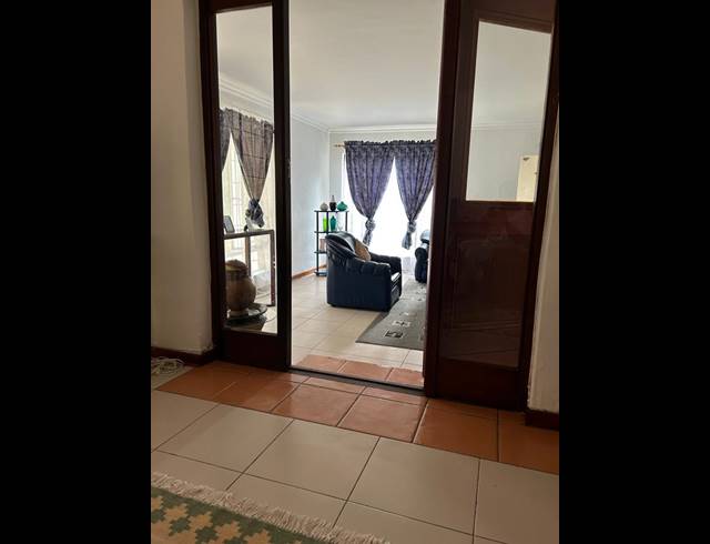 4 BEDROOM FREEHOLD TO LET IN PAULSHOF